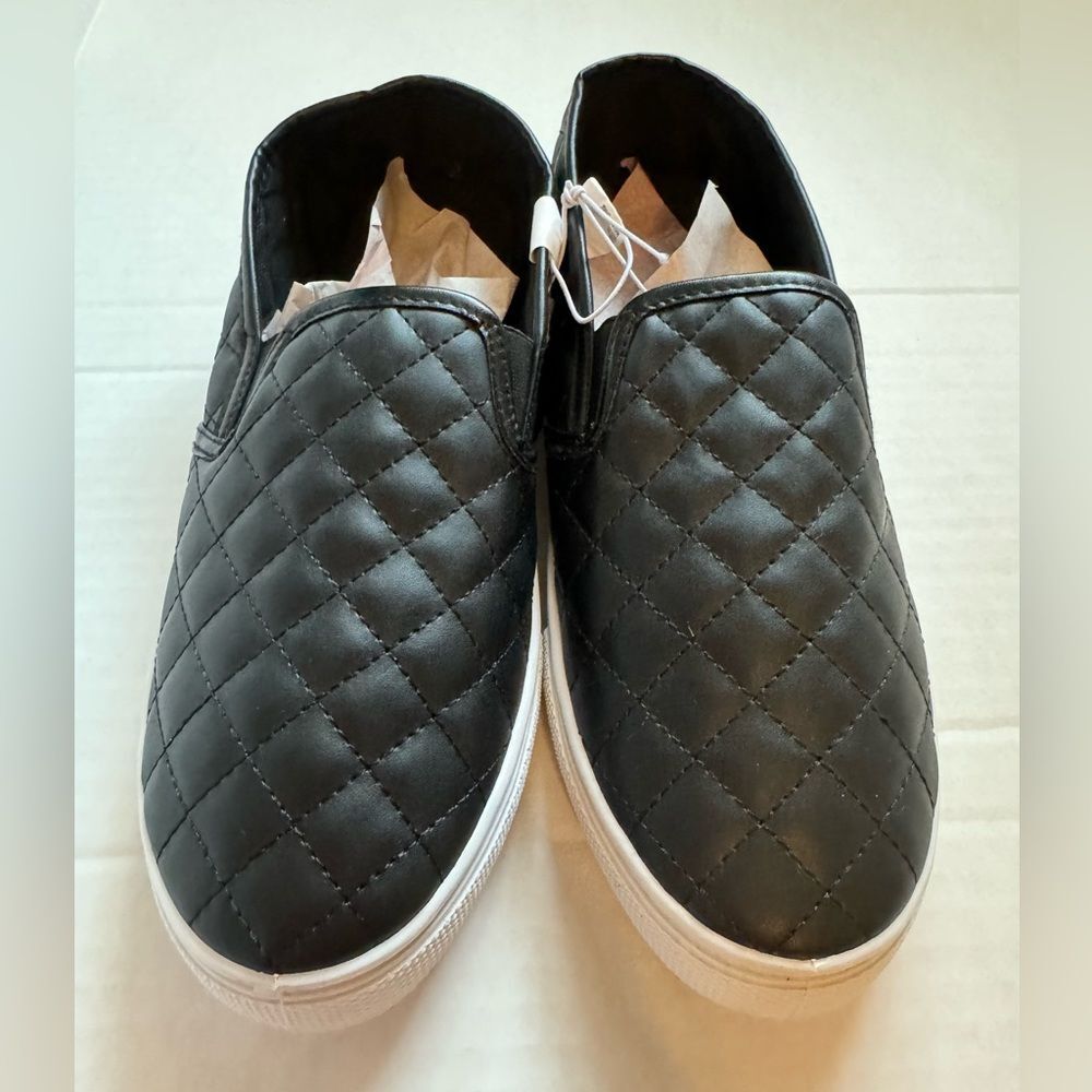 Bobbie Brooks Slip On Shoes Sneakers Sz 9 Black Quilted Faux Leather NEW NWT